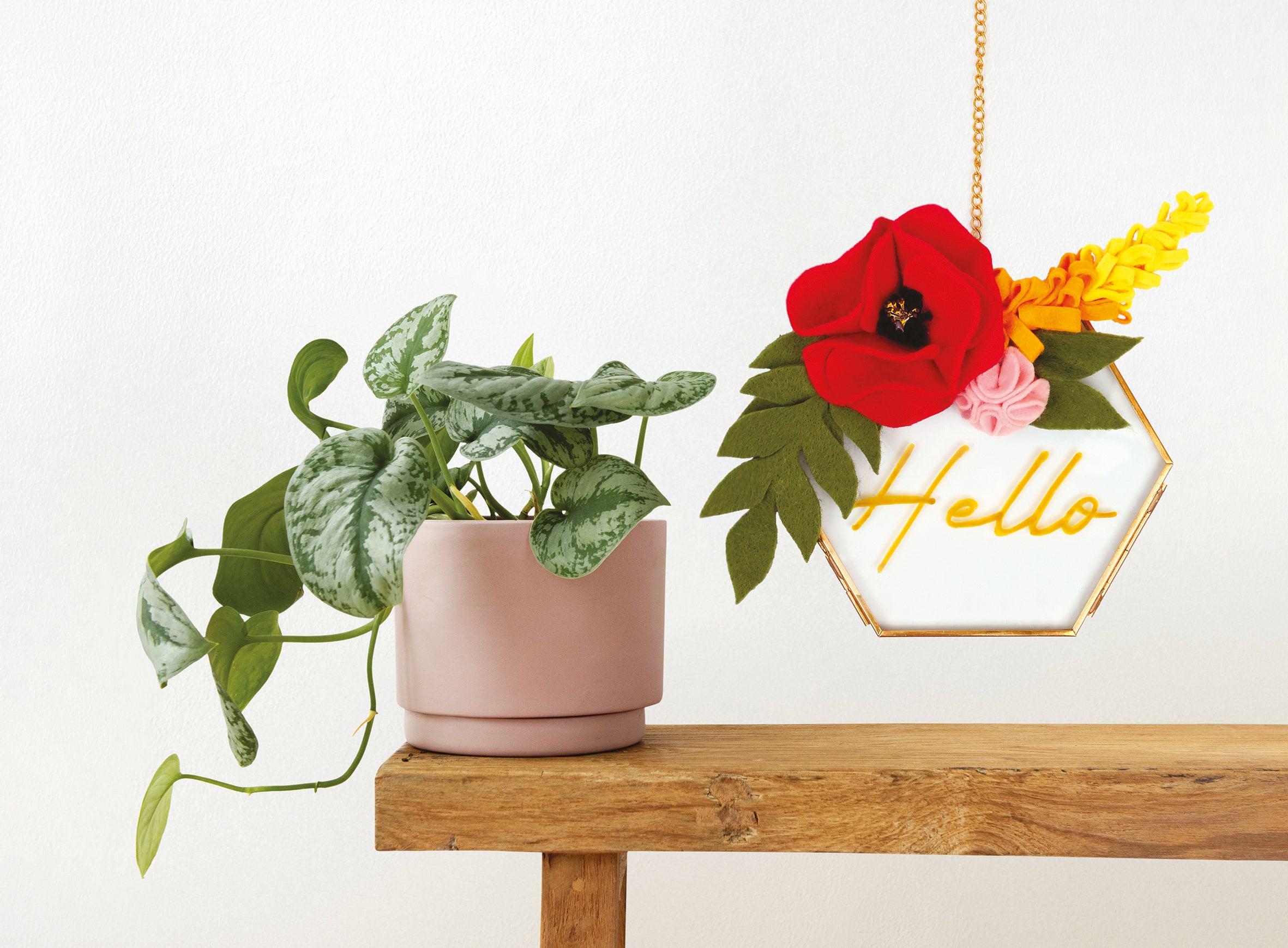 DIY Bloemenkader – Creatieve deco met vilten bloemen
